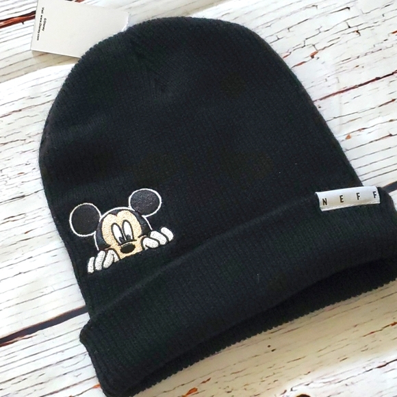 🆕️ NEFF DISNEY COLLECTION BLACK BEANIE 🖤 - Picture 1 of 9